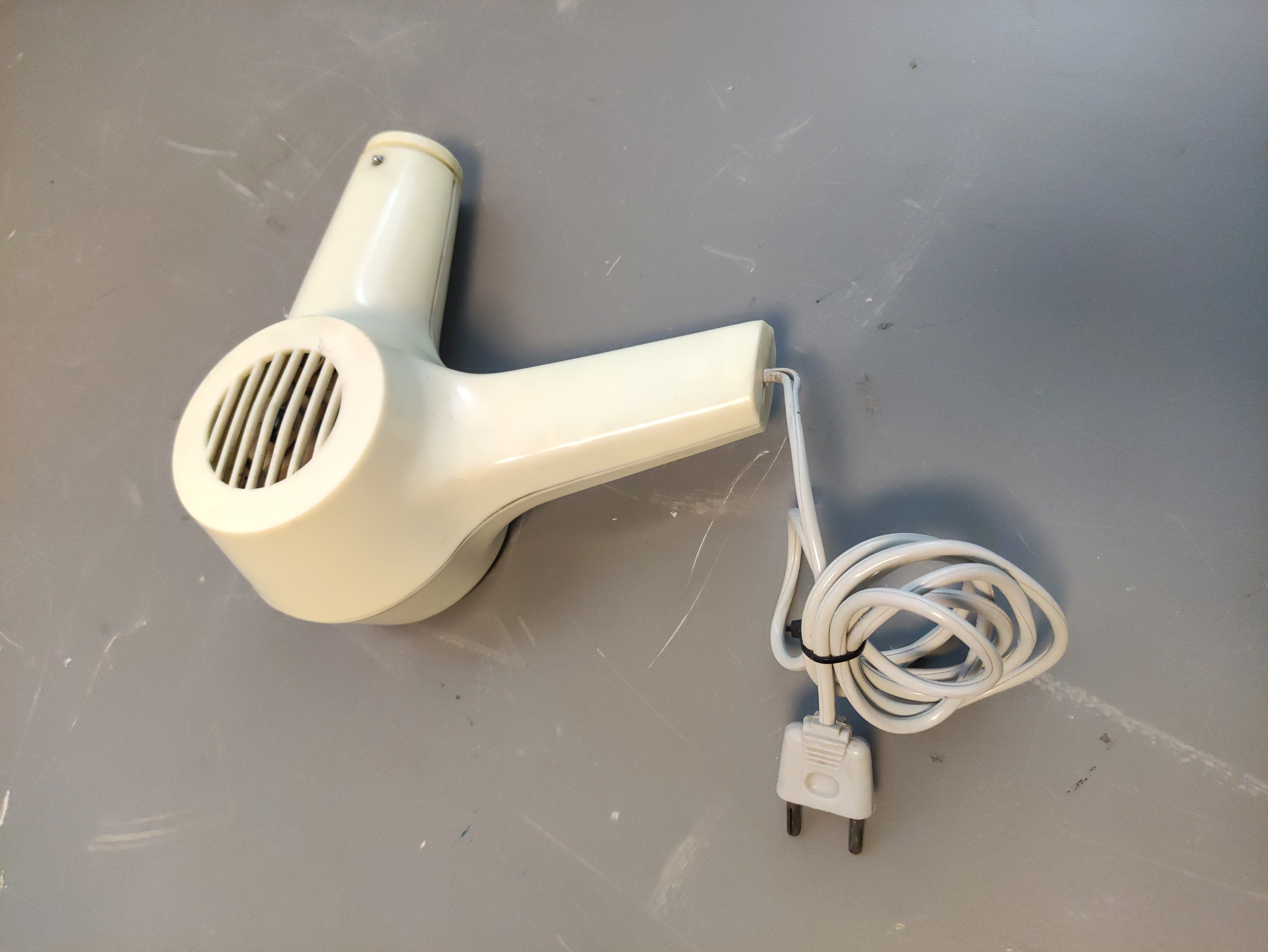 secador pelo odag 220v plastico 21x20x8_5 1u